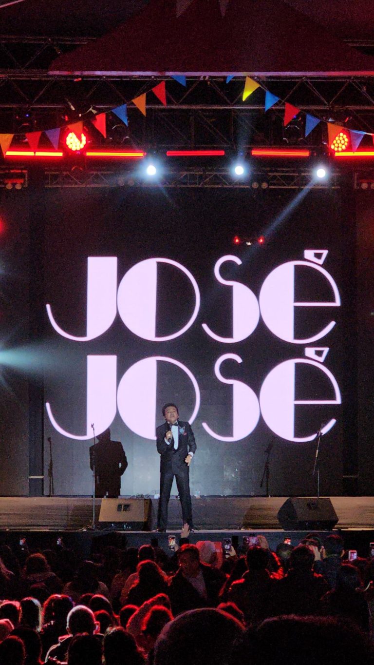 Yo Soy José José en concierto con pantalla gigante JOSÉ JOSÉ